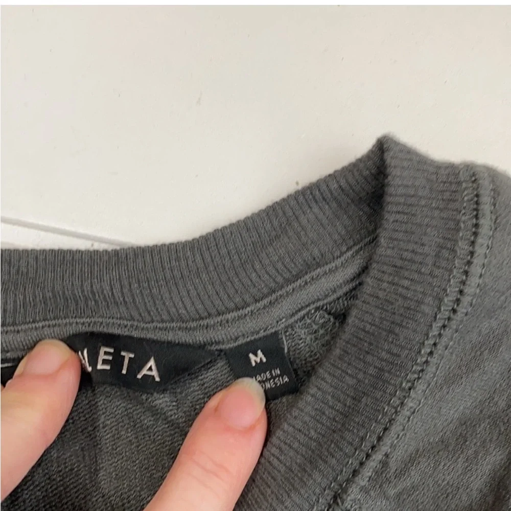 Athleta Criss Cross My Heart Lightweight Pullover Sweatshirt Gray Size Medium - Picture 5 of 7
